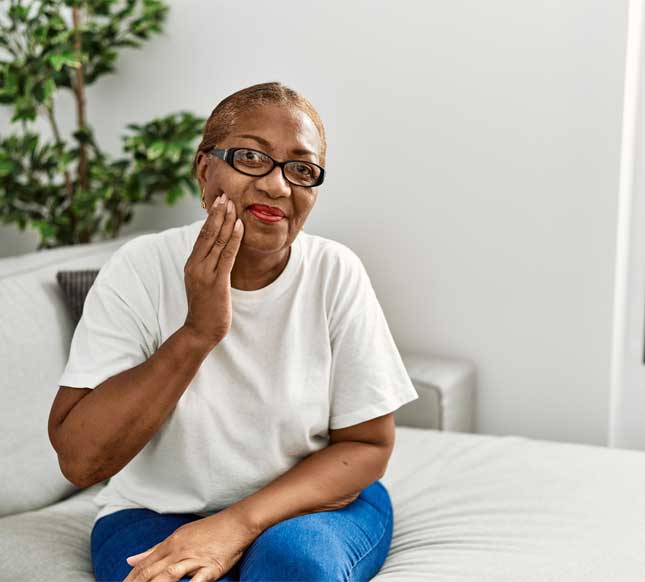 A woman with a sore tooth